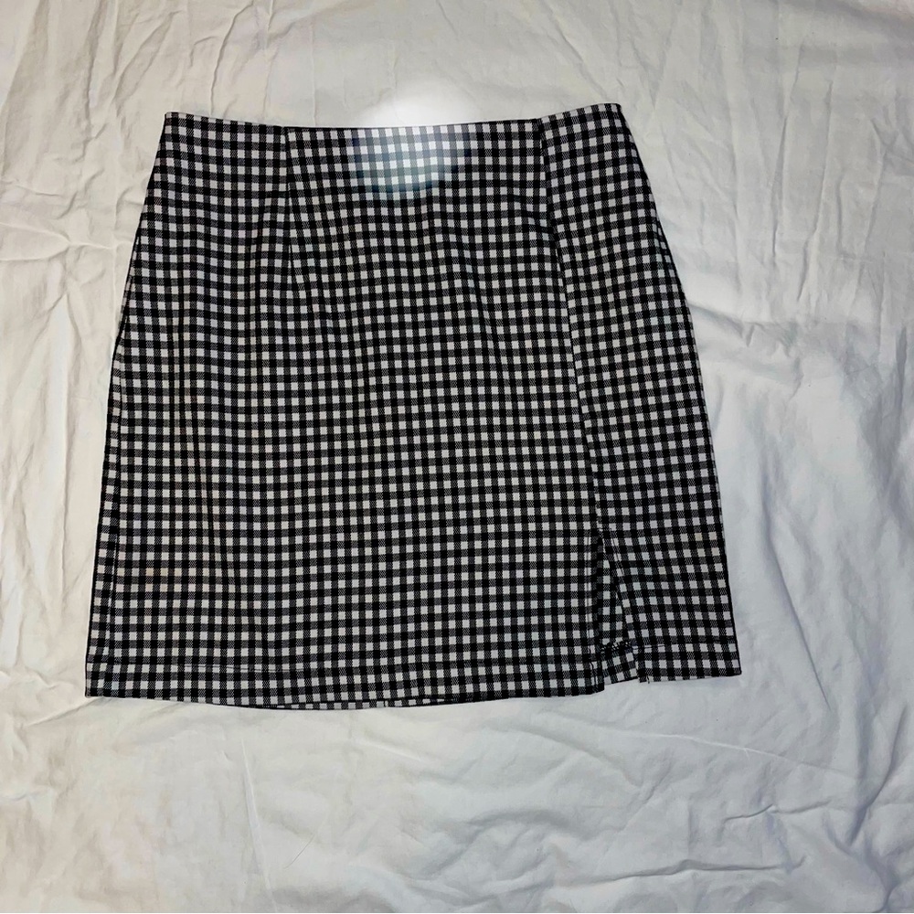 Black and whites plaid skirt, size S